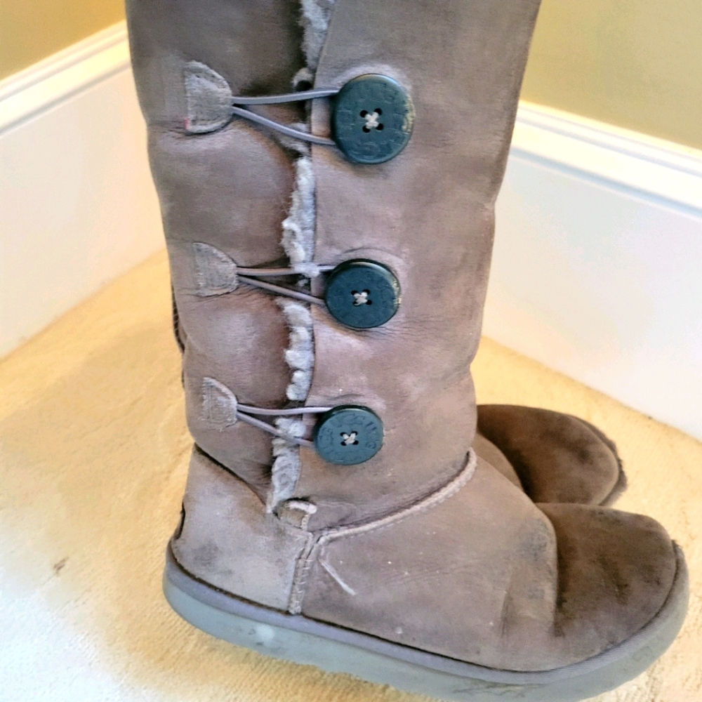 Ugg Tall Bailey Button sz 8 gray boots